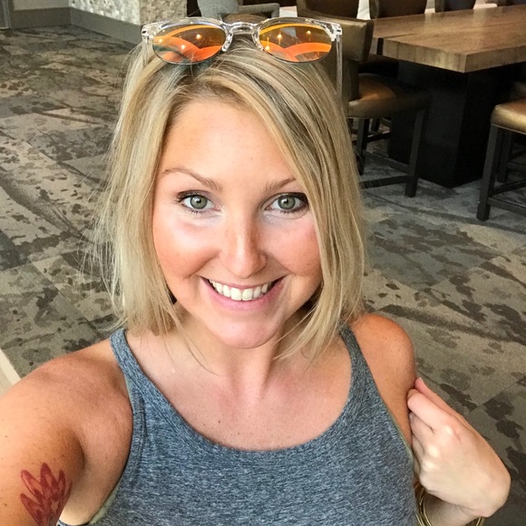 Meet your Posher, Stephanie - Picture 10 of 12